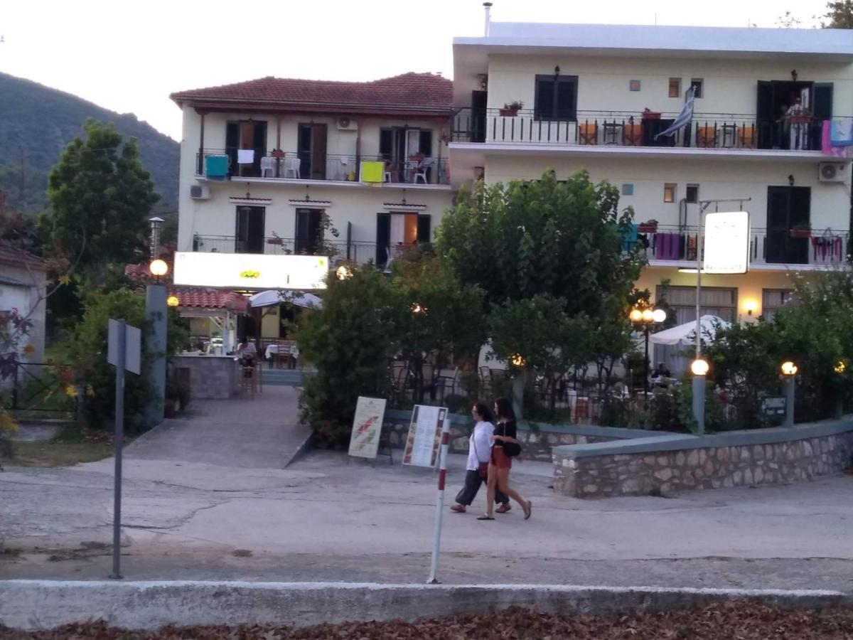 Hotel de apartamente Des Roses Platanias (Thessaly)