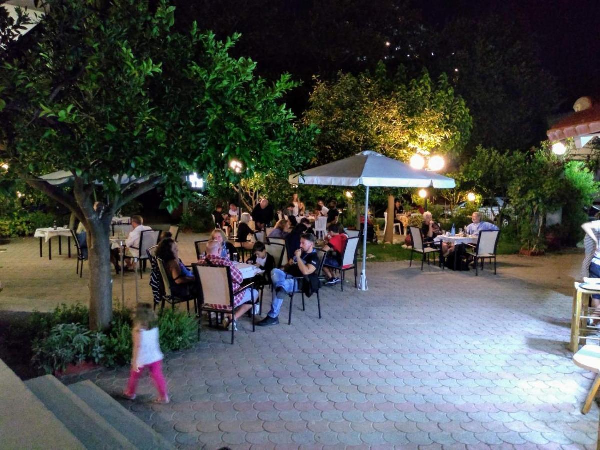 Des Roses Πλατανιάς