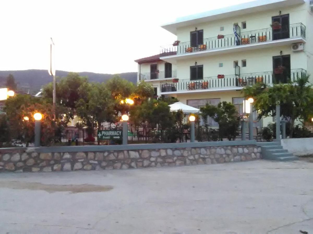 Des Roses Ξενοδοχείο με διαμερίσματα 2*